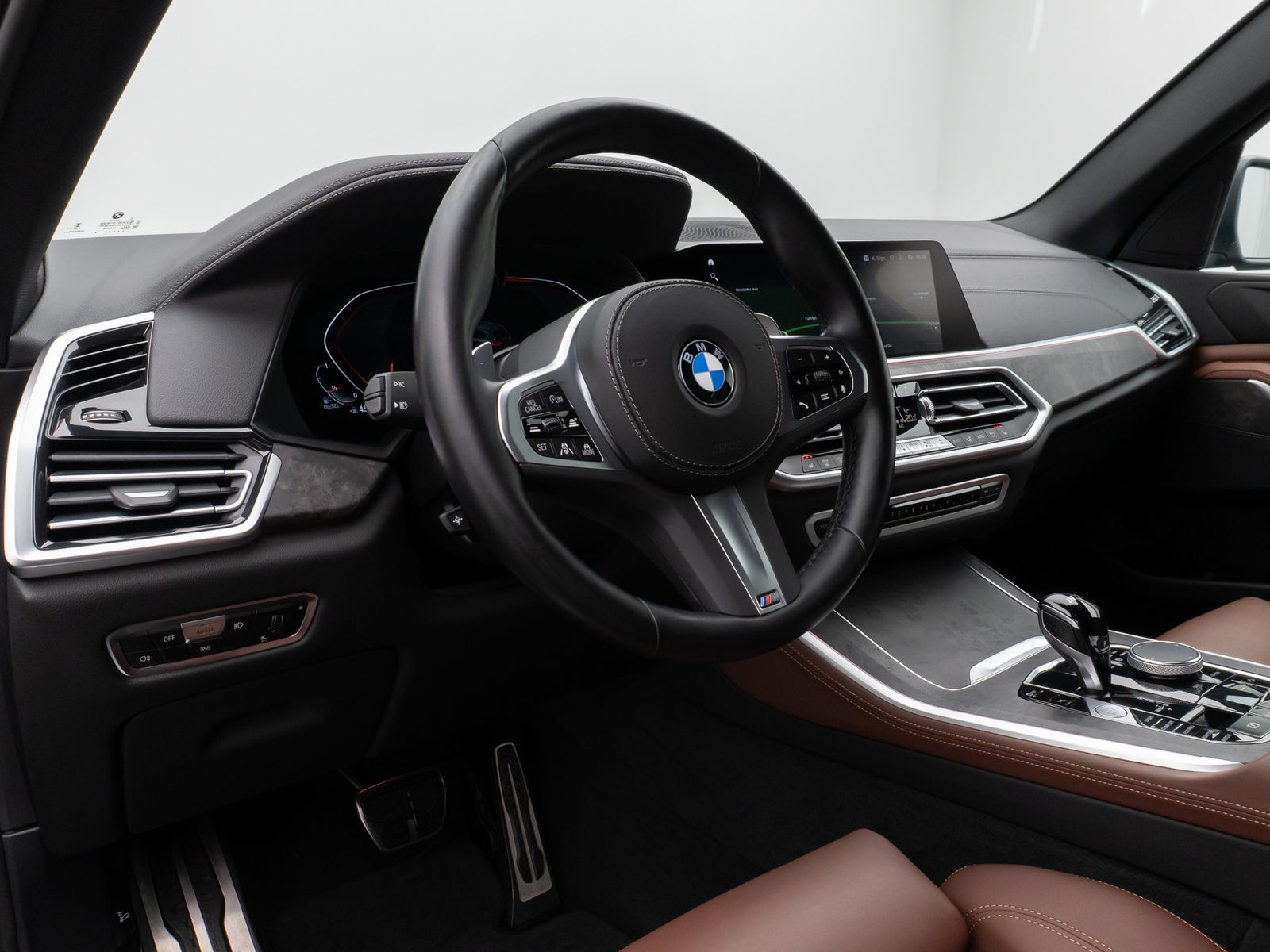 Fahrzeugabbildung BMW X5 xD30d M Sport Laser DAB HiFi AHK DiplayKey