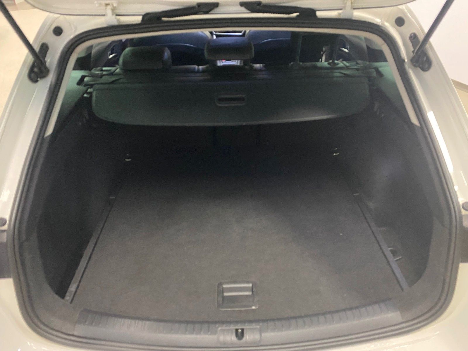 Fahrzeugabbildung SEAT Leon 1.5 TSI FR Sportstourer+ACC+AHK+KAMERA+ST+