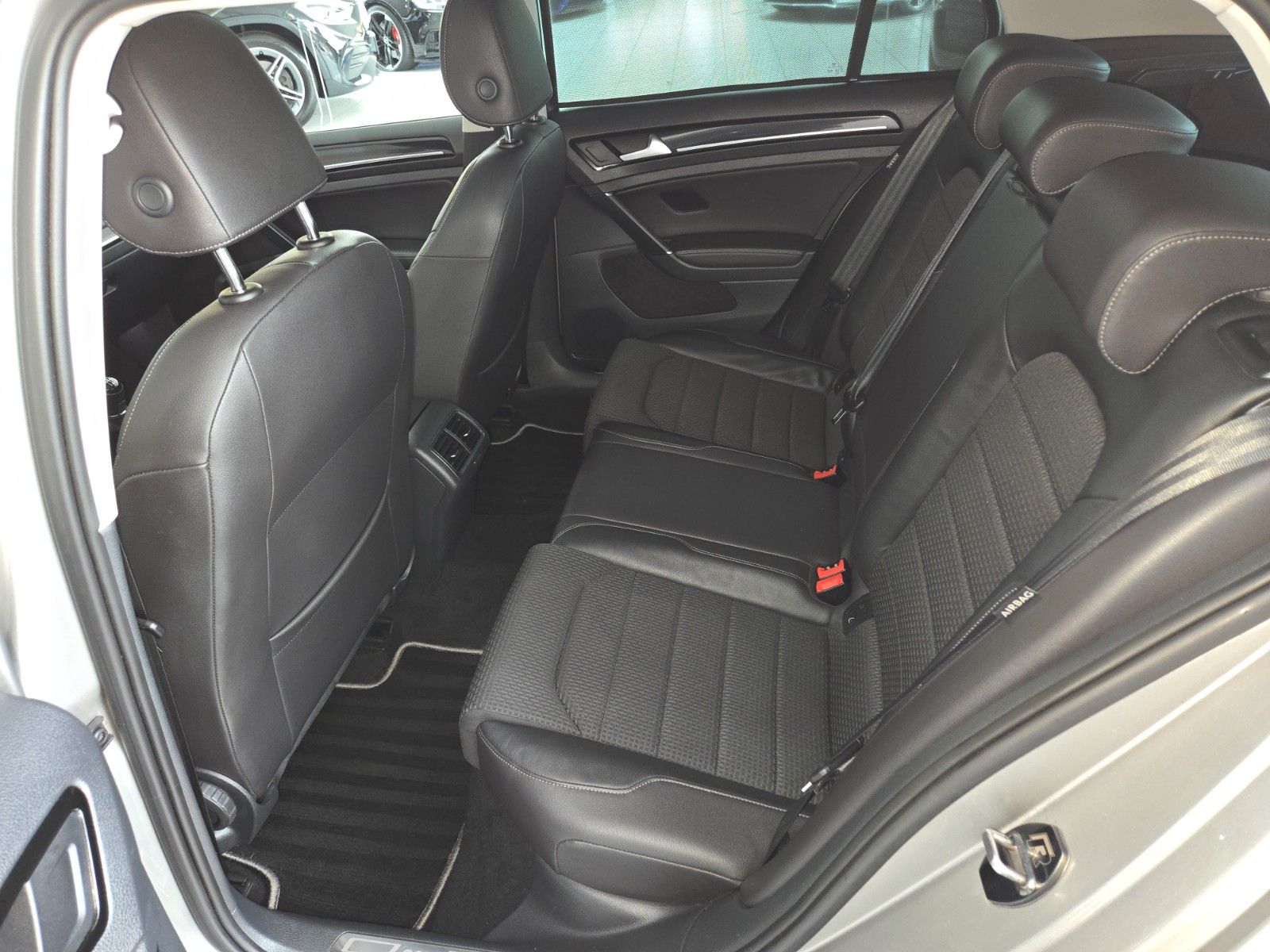 Fahrzeugabbildung Volkswagen Golf VII Lim. Highline BMT *PANORAMADACH*