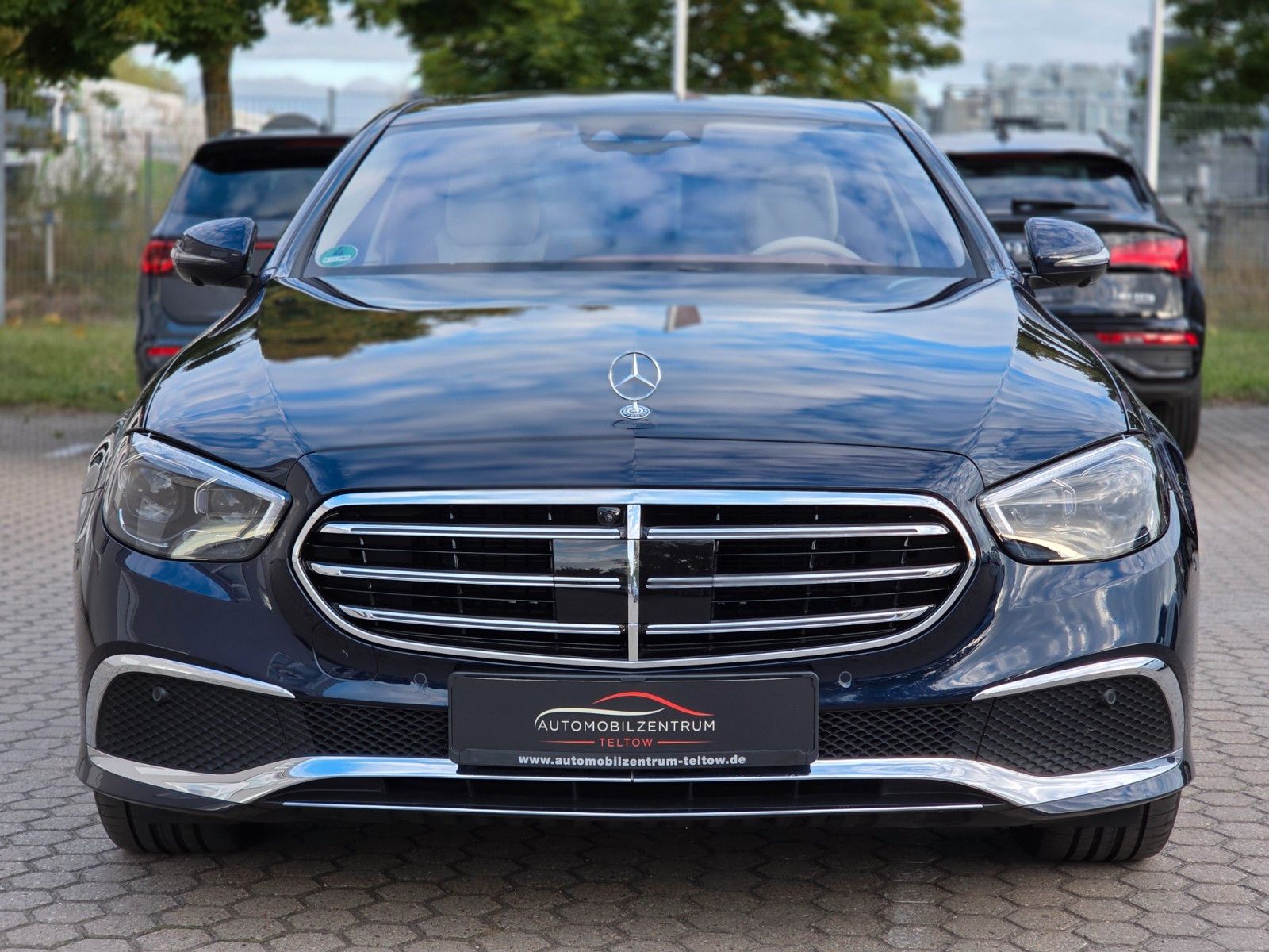 Mercedes-Benz E300e 4Matic Exclusive Designo Softclose Air 360 imagem 3
