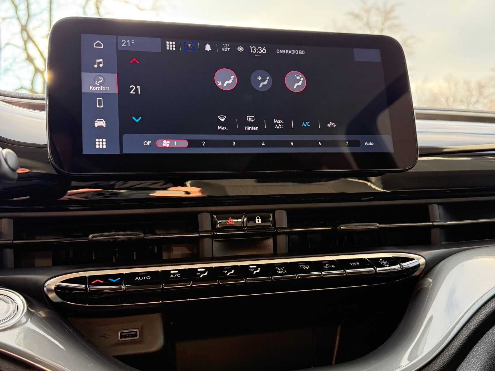 Fahrzeugabbildung Fiat 500e Apple CarPlay /Android Auto Touch Klima USB