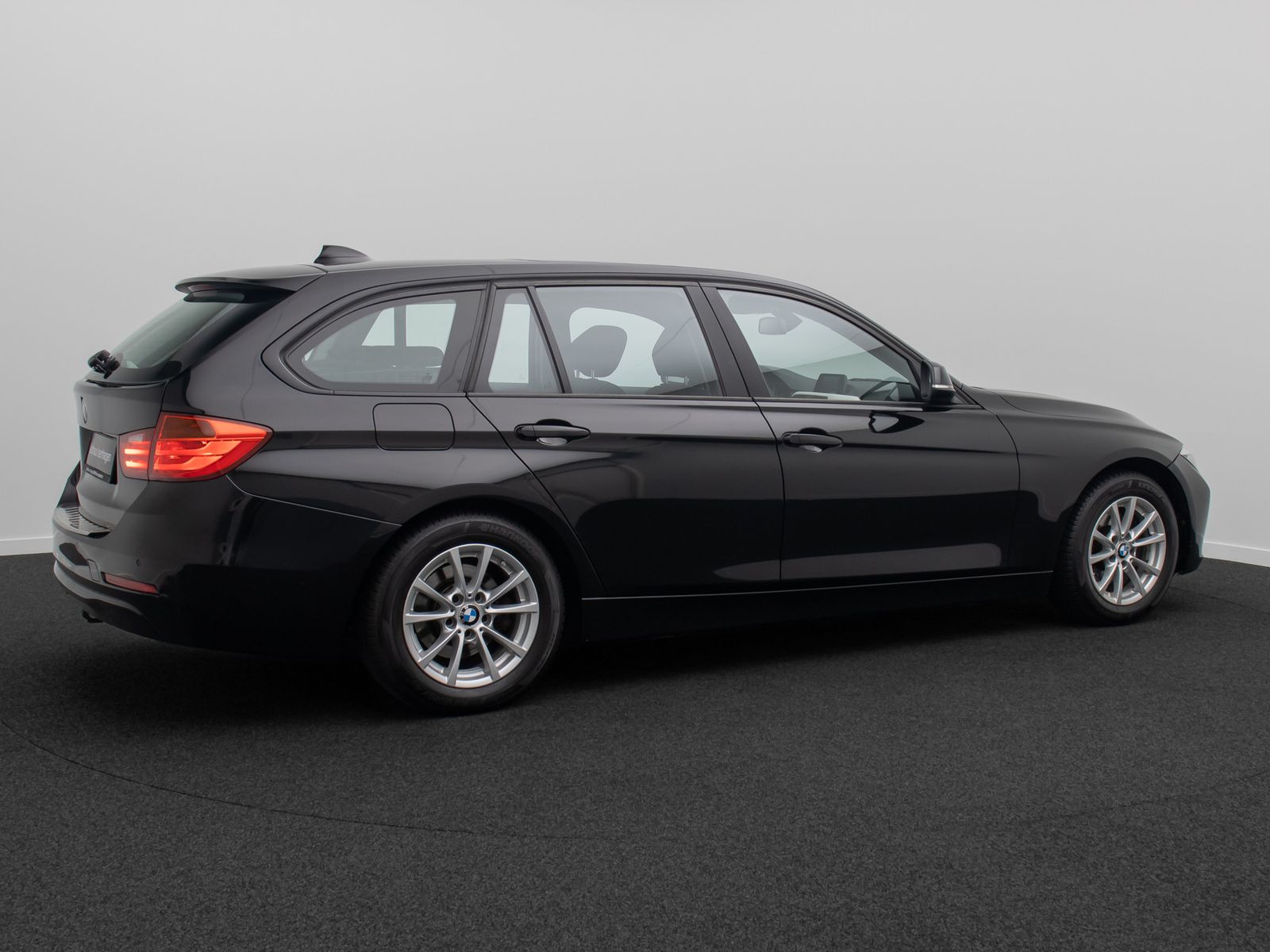 Fahrzeugabbildung BMW 320d PDC Panorama NaviBusiness KlimaAut Regensen