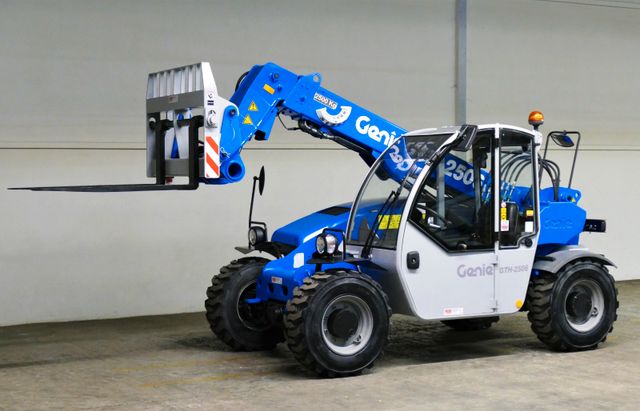 Terex GENIE GTH 2506 II 4x4x4 6m/2.5t  VORFÜHRM.
