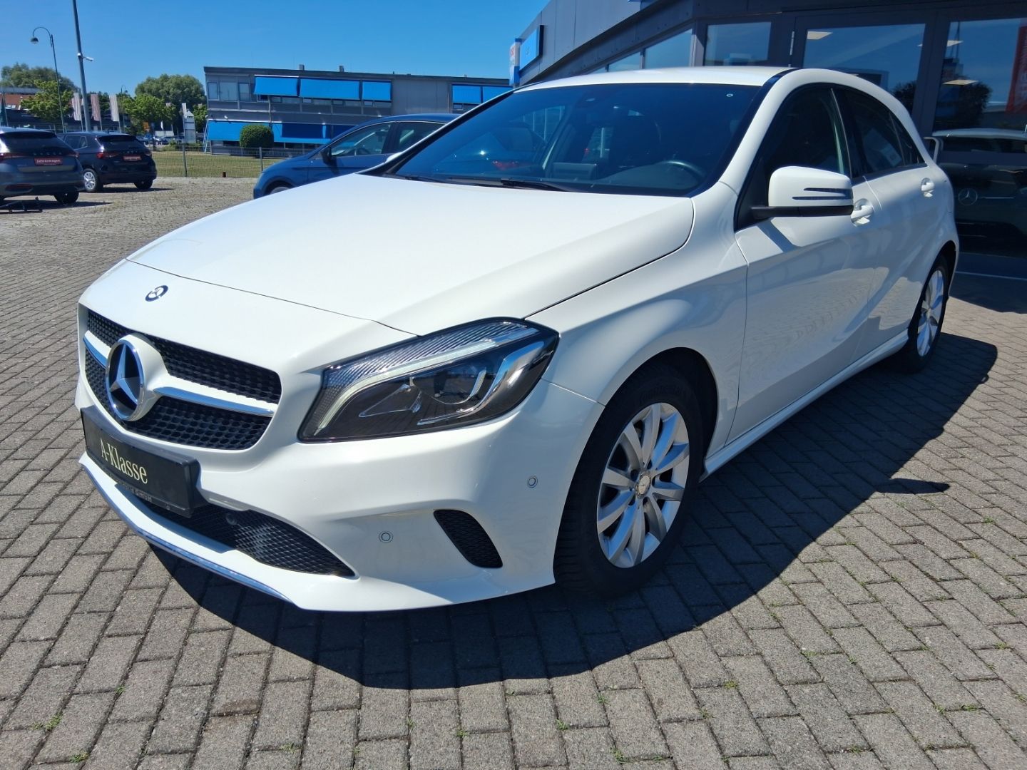 MERCEDES-BENZ A 180 CDI d BlueEfficiency Style LED SHZG Navi P