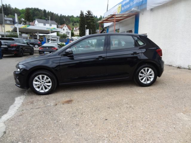 Fahrzeugabbildung Volkswagen Polo VI Highline/DSG//4.400km/1.Hd/PDC/Navi/Sitz