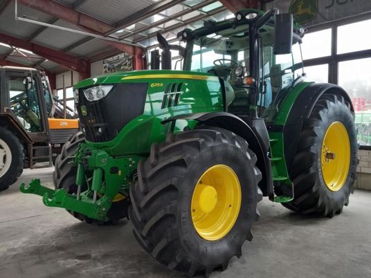 John Deere 6215R