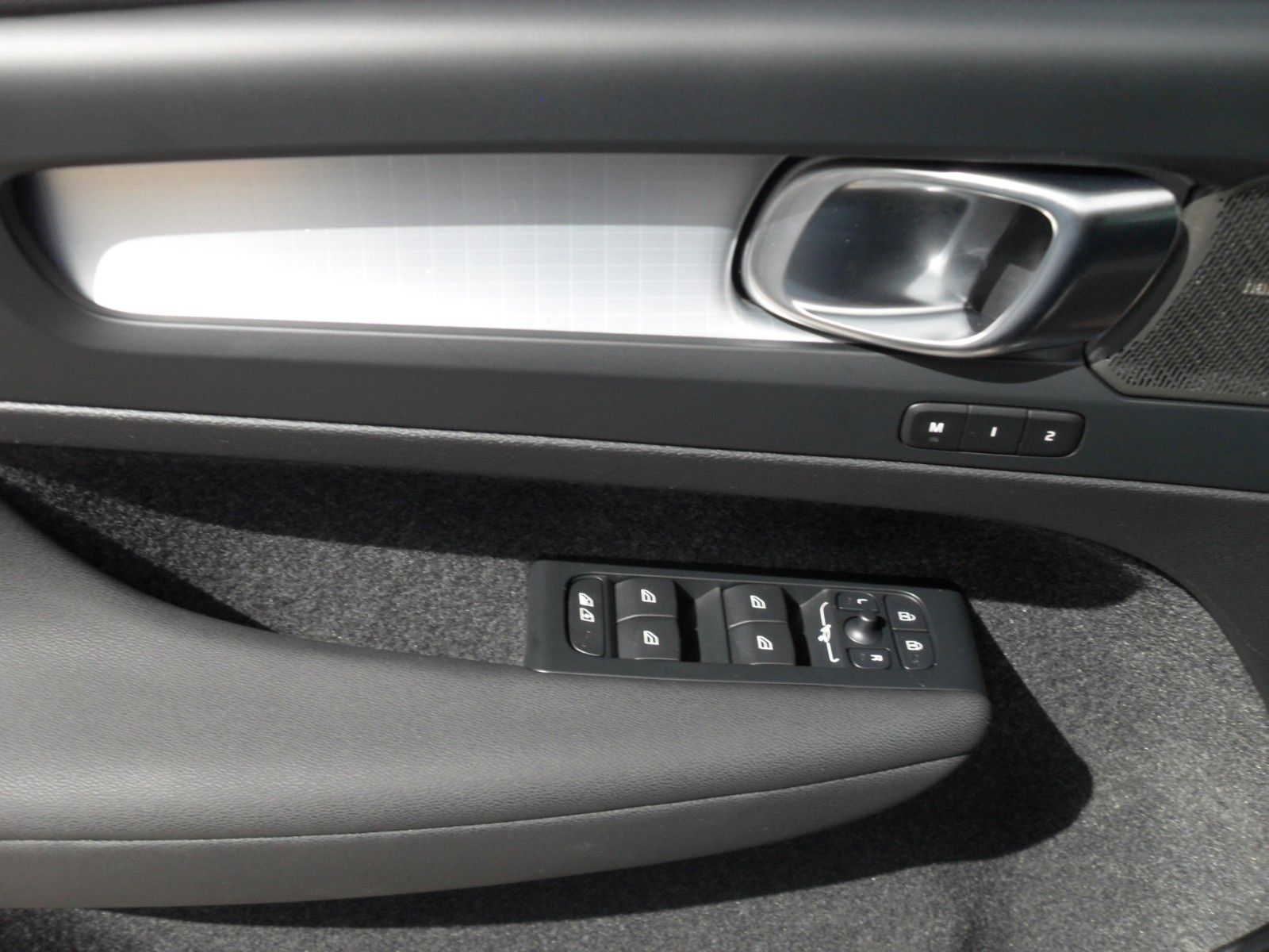 Fahrzeugabbildung Volvo XC 40 Plus Black Edition | PD | LED | ACC