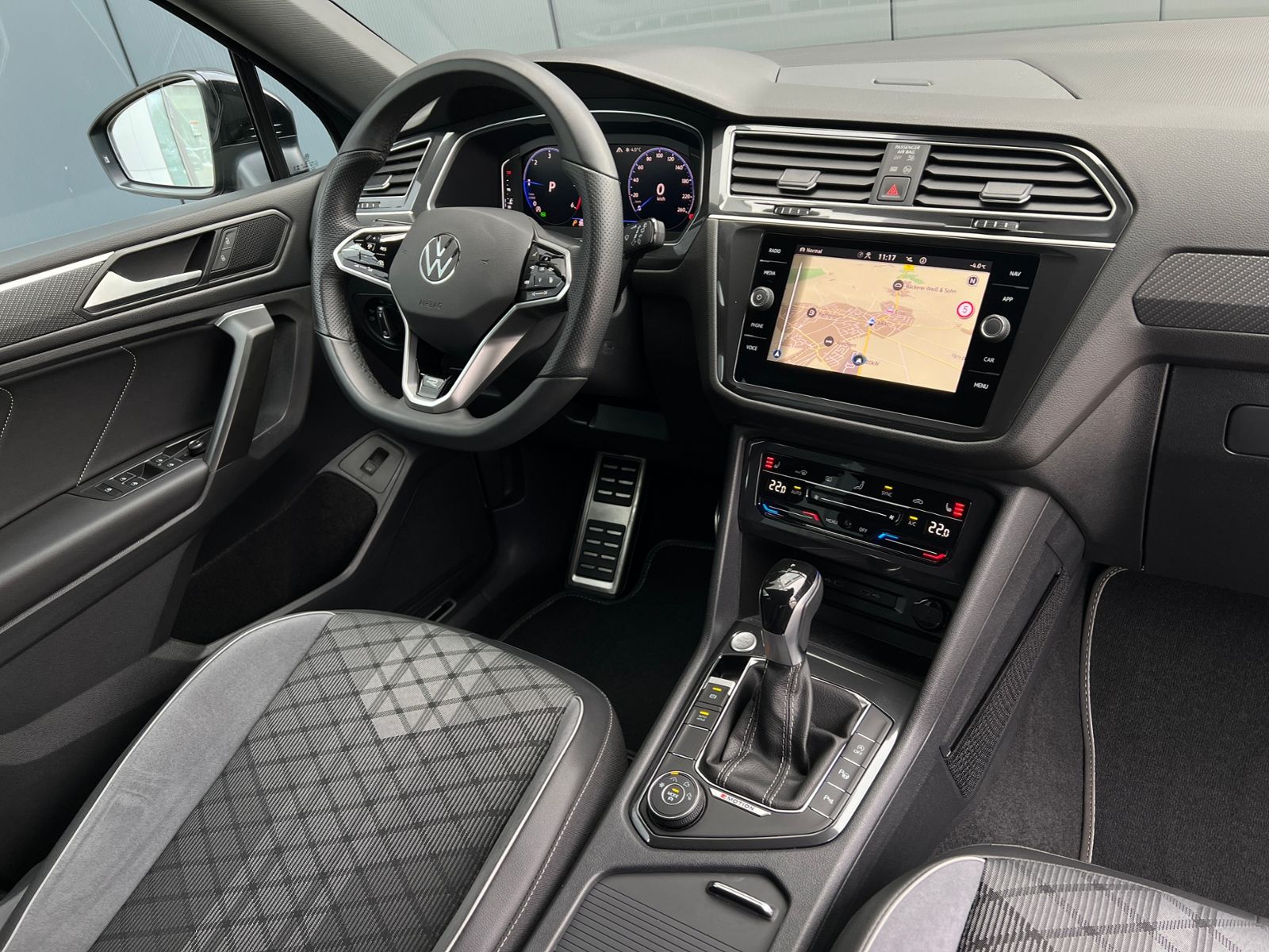 Fahrzeugabbildung Volkswagen Tiguan Allspace R-Line 2.0 TDI DSG 4MOTION *AHK,