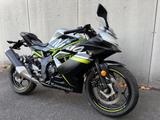 Kawasaki Ninja 125 mit ABS nur 9000km - KAWASAKI K 125