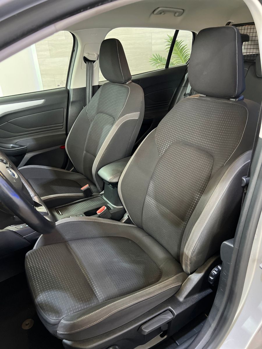 Fahrzeugabbildung Ford Focus Turnier  1,5 TDCI *E-HECKKLAP *SPUR*DAB*