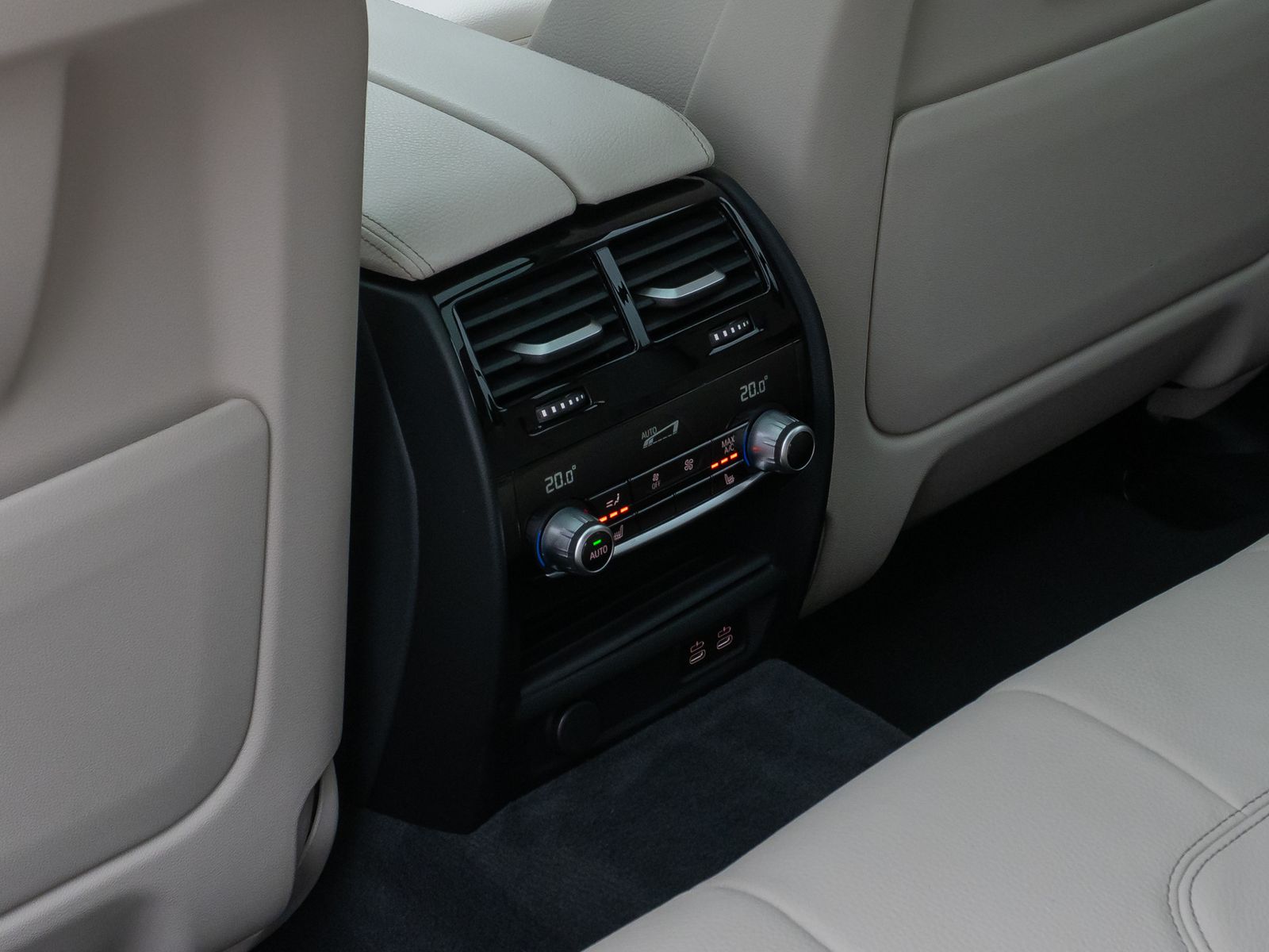 Fahrzeugabbildung BMW 530d Luxury Line Panorama Kamera HUD DAB Sport