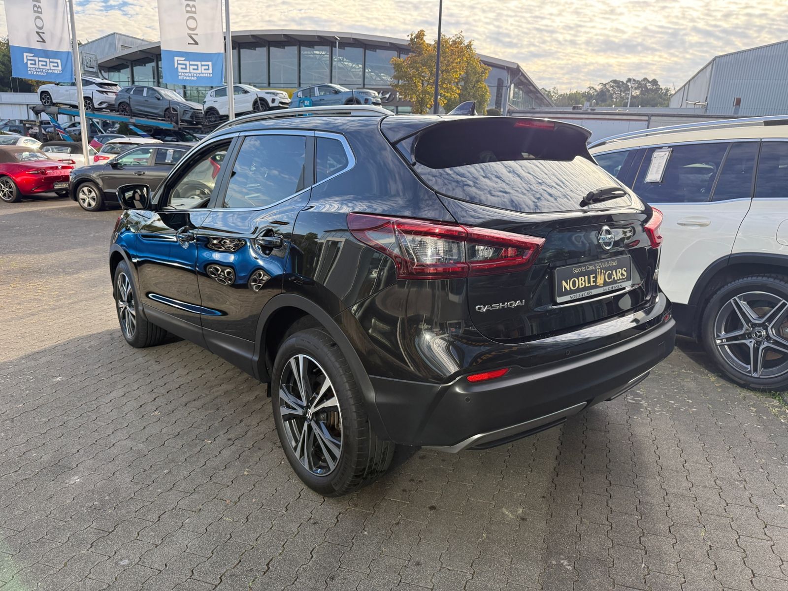 Fahrzeugabbildung Nissan Qashqai 1.3 DIG-T DCT ZAMA PANO NAV SHZ