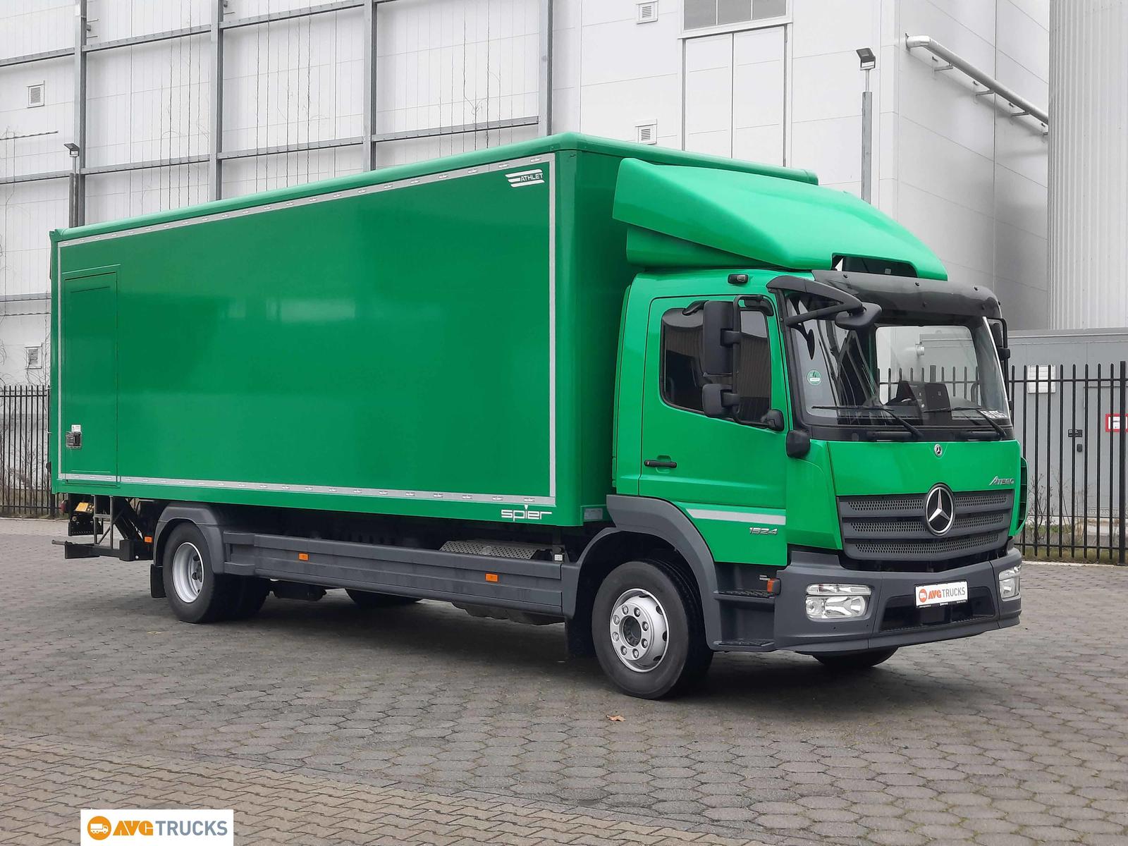 Mercedes-Benz 1524 L Koffer 7,35 m mit Tür + LBW 2t