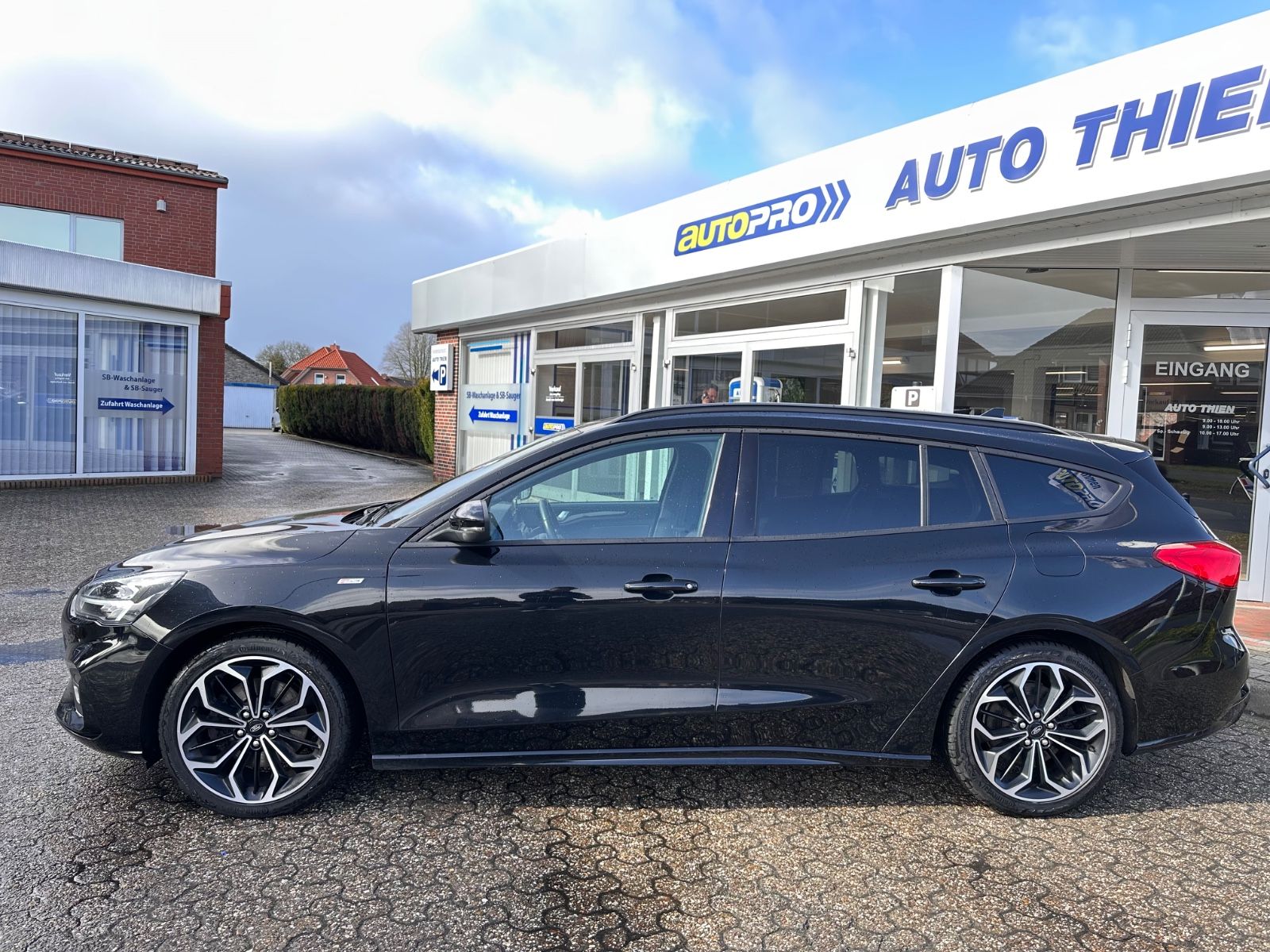 Fahrzeugabbildung Ford Focus Turnier ST-Line 1.5 EB ACC/eHeck/LED/Navi