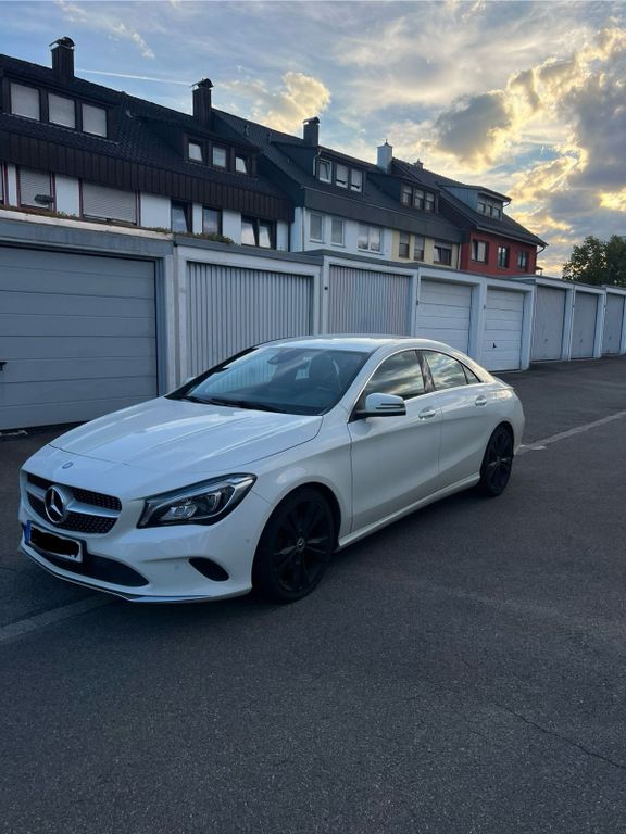 Image of Mercedes-Benz CLA 200