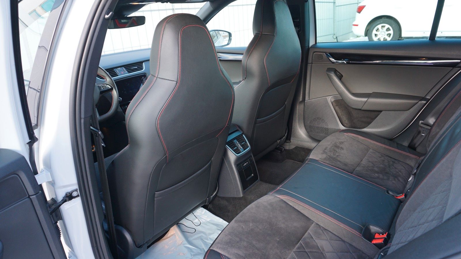 Fahrzeugabbildung SKODA Octavia Combi RS,DSG, Navi,ACC,Memory,LED,+WR