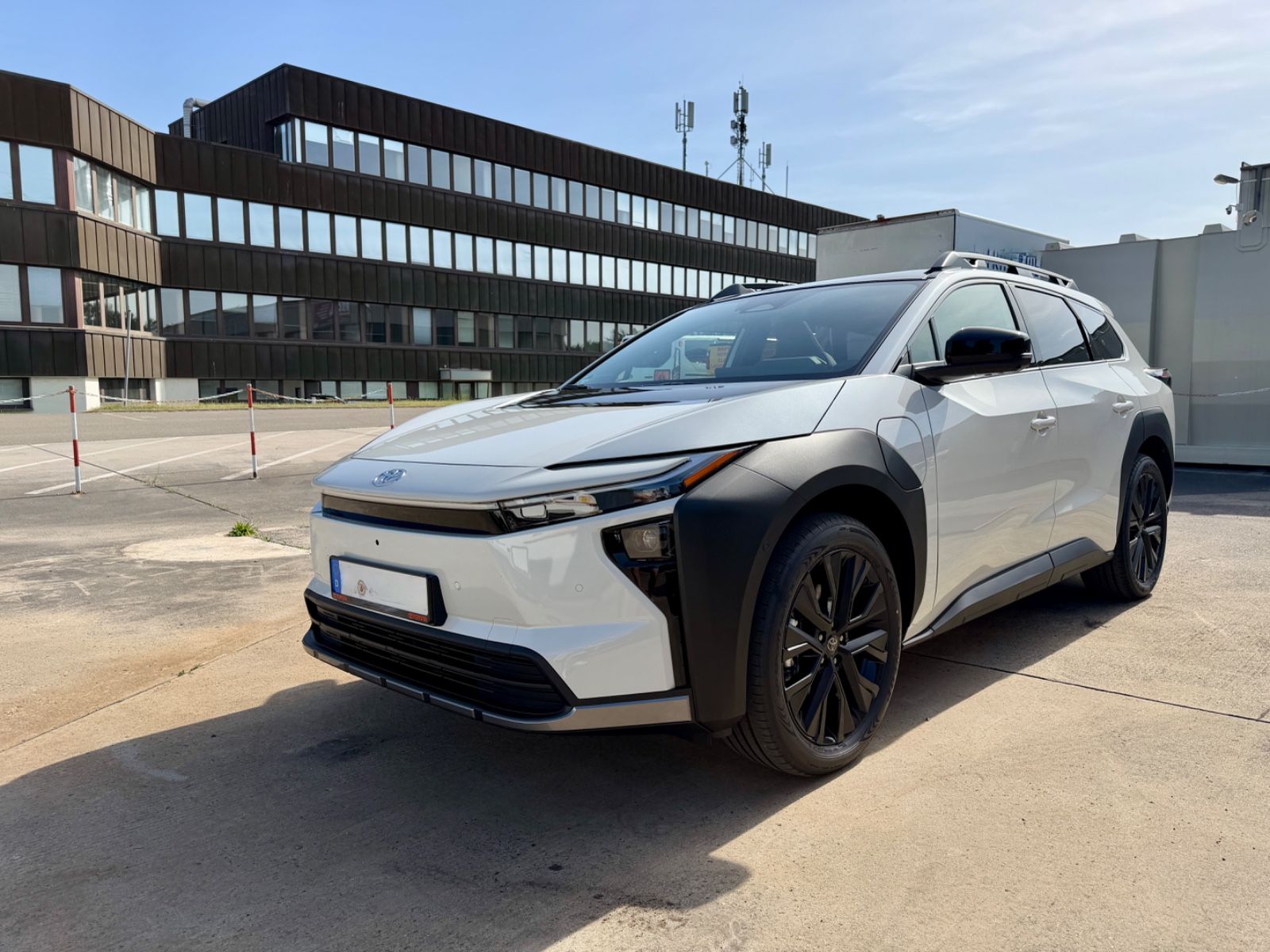 Toyota bZ4X 75 kWh Lounge Touring 4X4+JBL+AHK+DEUTSCH imagem 2