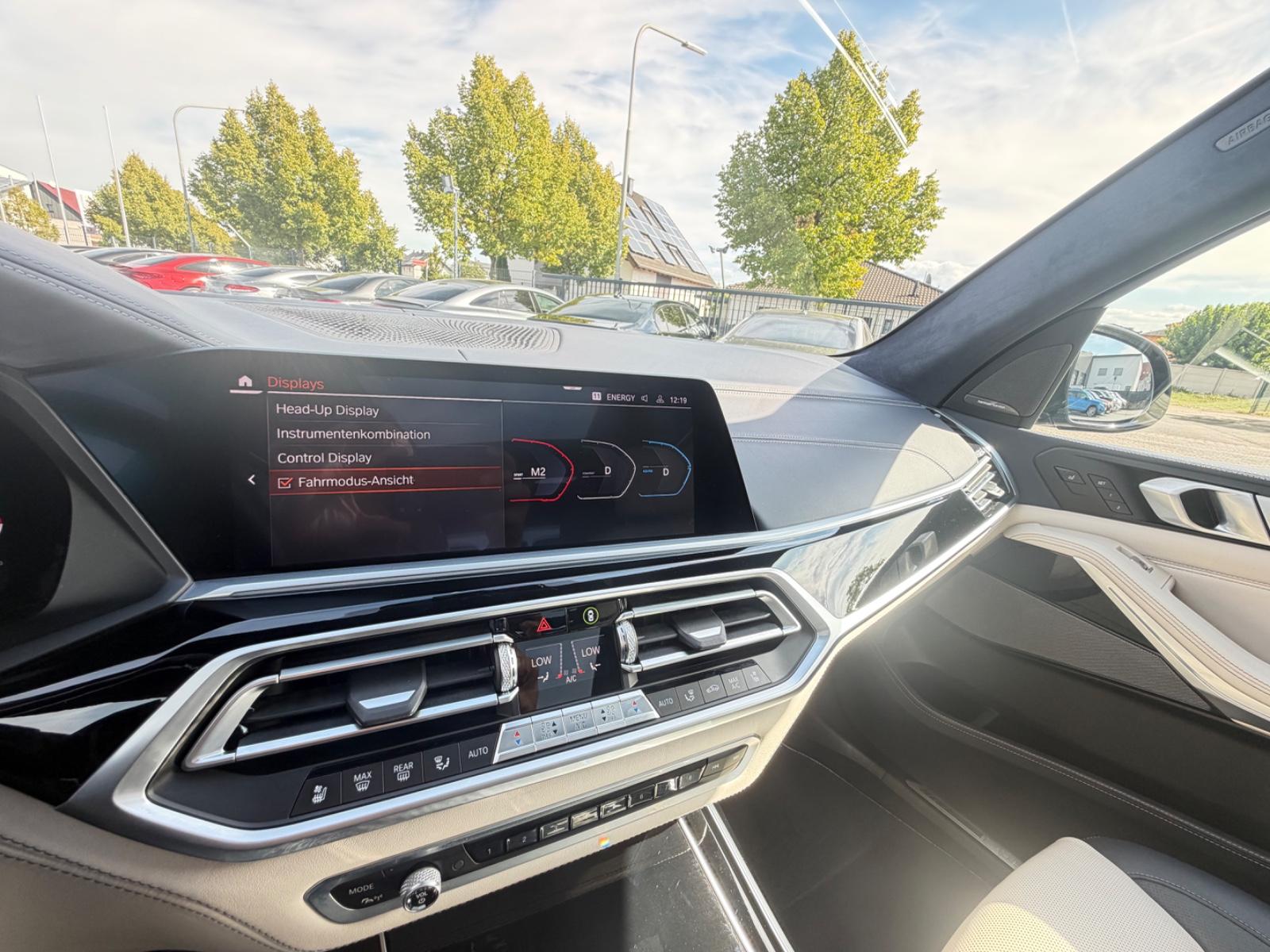 BMW X7*M50xd*M-SPORTPAKET*3xTV*6xSITZER*ACC*HUD*360