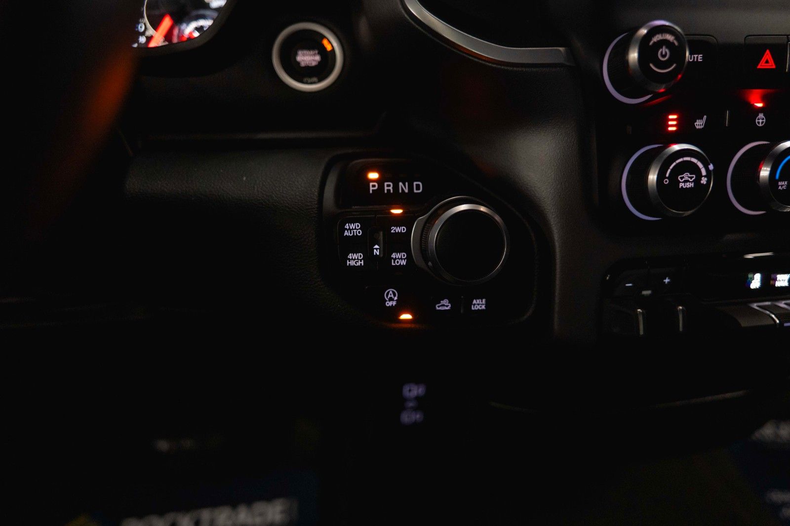 Fahrzeugabbildung Dodge RAM 5.7 V8 HEMI 4x4 OFFROAD LONGBED AXLE LOCK RC