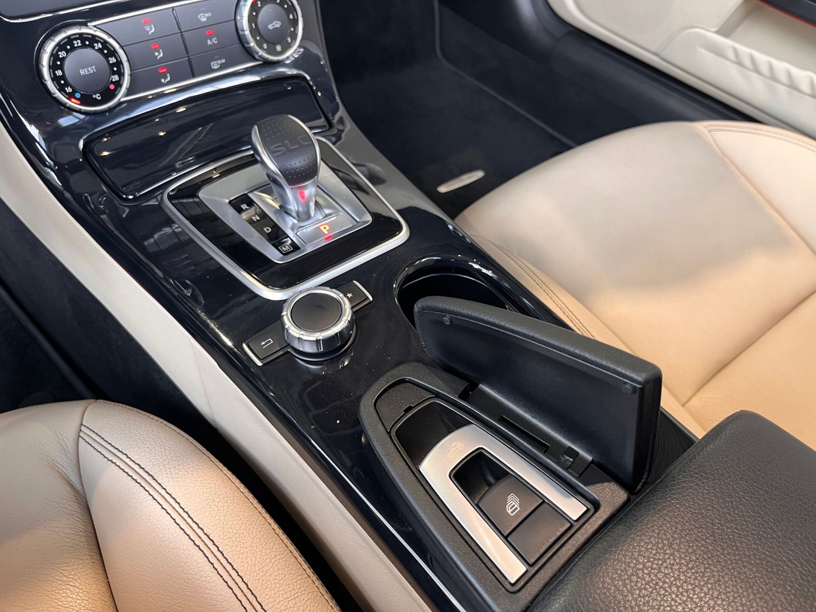 Fahrzeugabbildung Mercedes-Benz SLC 300 KLIMA NAV SHZ LEDER BEIGE