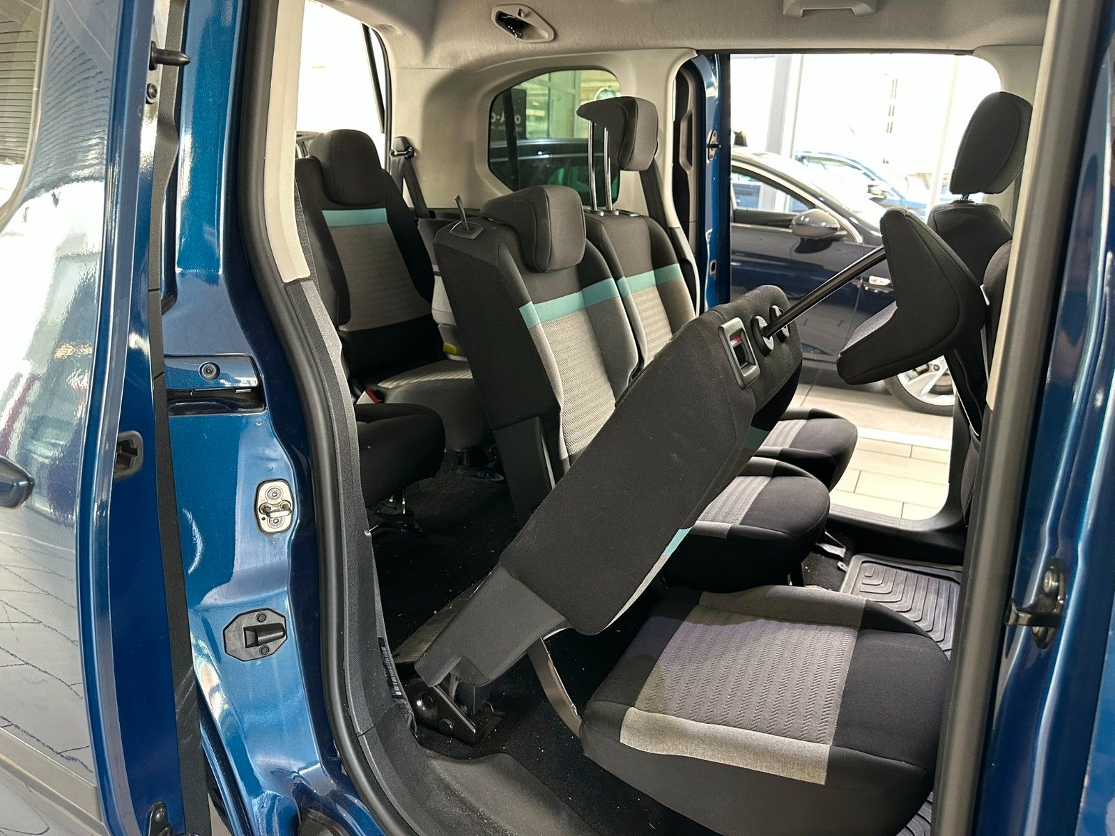 Fahrzeugabbildung Citroën Berlingo Shine M 1.2T NAVI/HEAD-UP/PDC+CAM/AHK