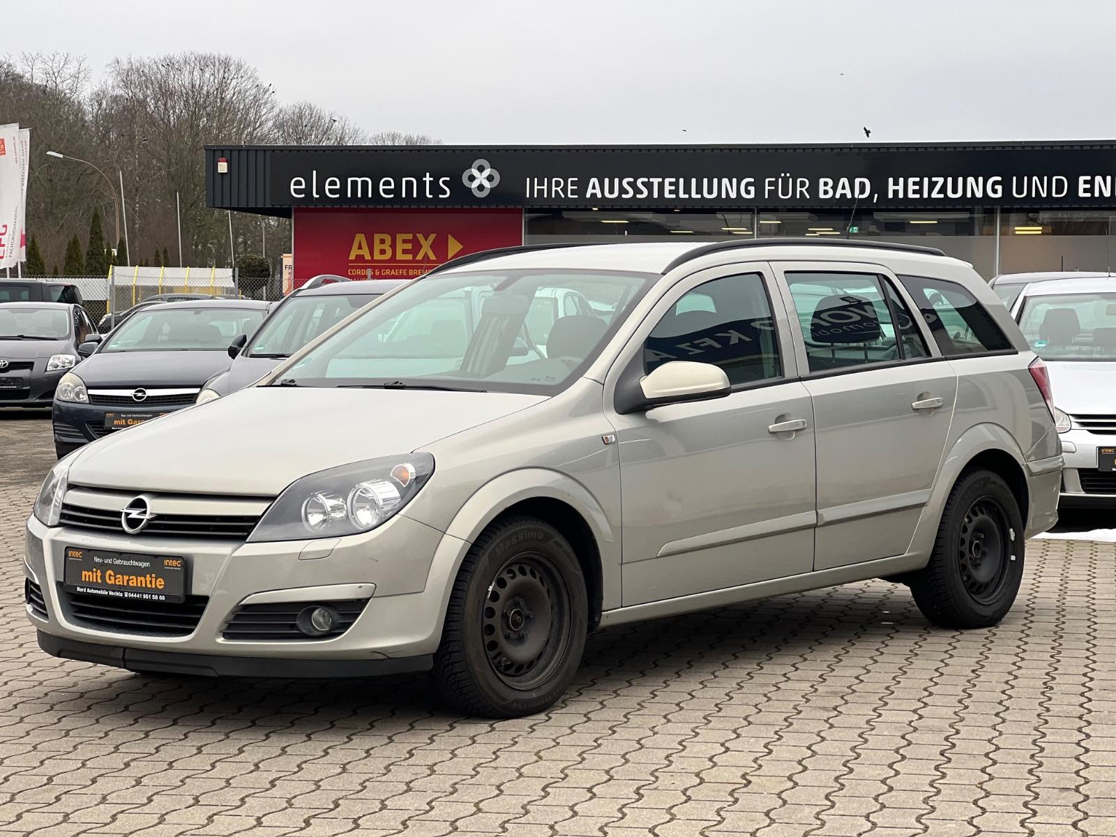 Opel Astra 2005 — rear view