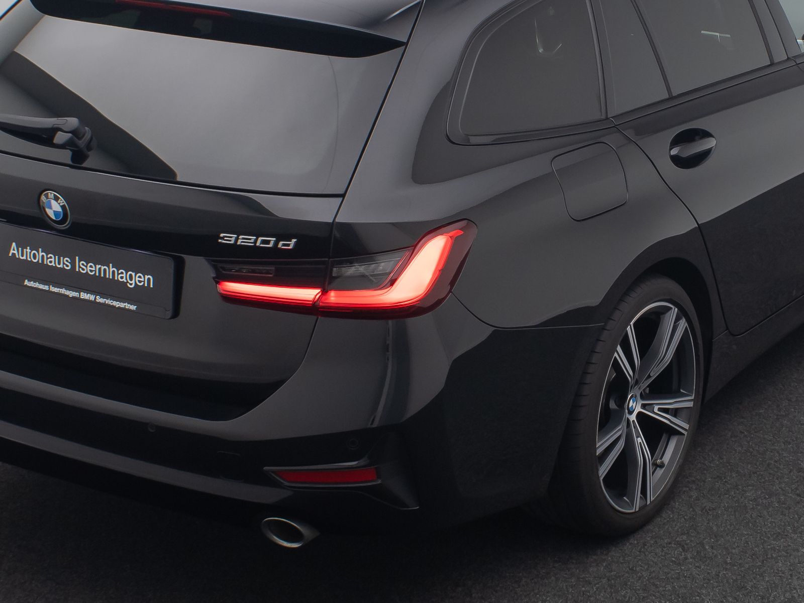 Fahrzeugabbildung BMW 320d ACC Alarm HUD DAB H/K Panoram Sportsitz 19"