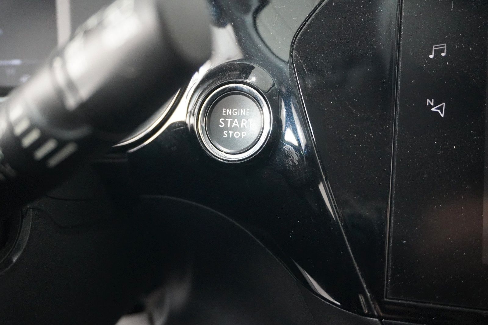 Fahrzeugabbildung Opel Corsa-e F EDITION 7KW NAVI/VIRT/TEMP/DAB/WÄRMEP.