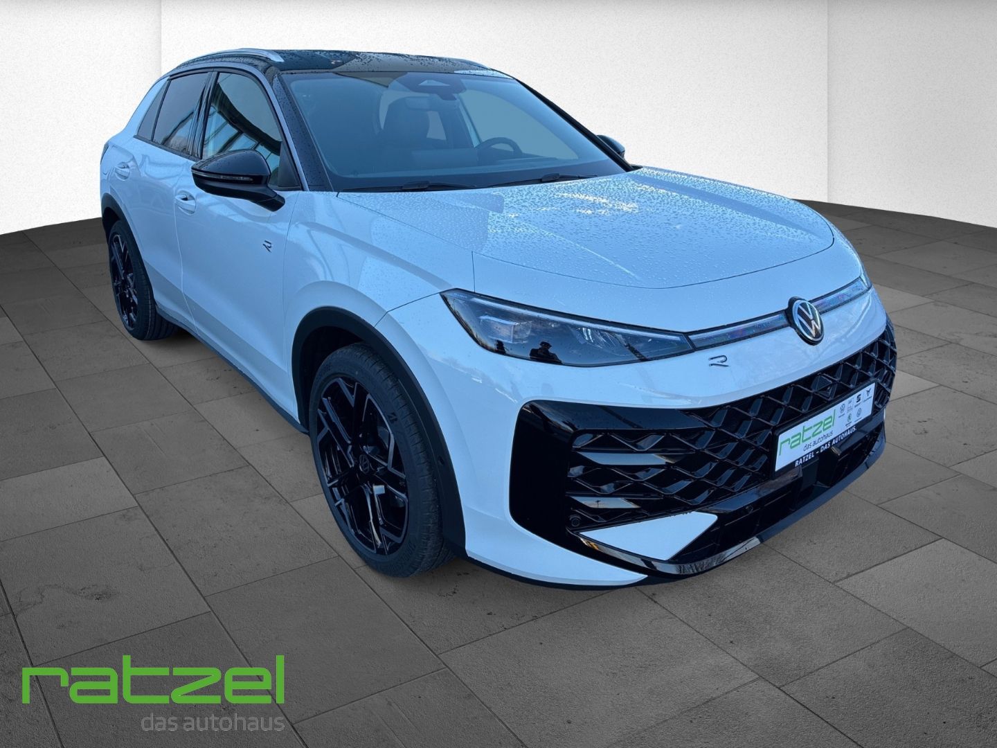 Fahrzeugabbildung Volkswagen T-Roc R-LINE 1.5 eTSI 8-fach+5J.Garantie+AHK+Nav