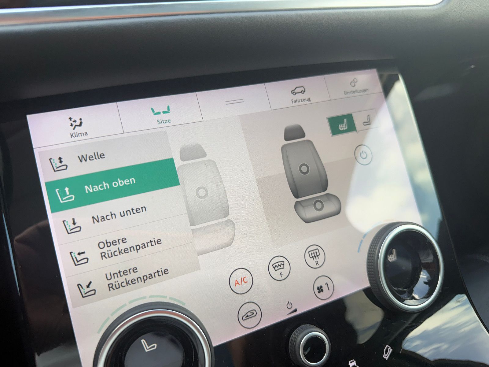 Fahrzeugabbildung Land Rover Range Rover Velar SE/PANO/KAMERA/MERIDIAN/MASSAG