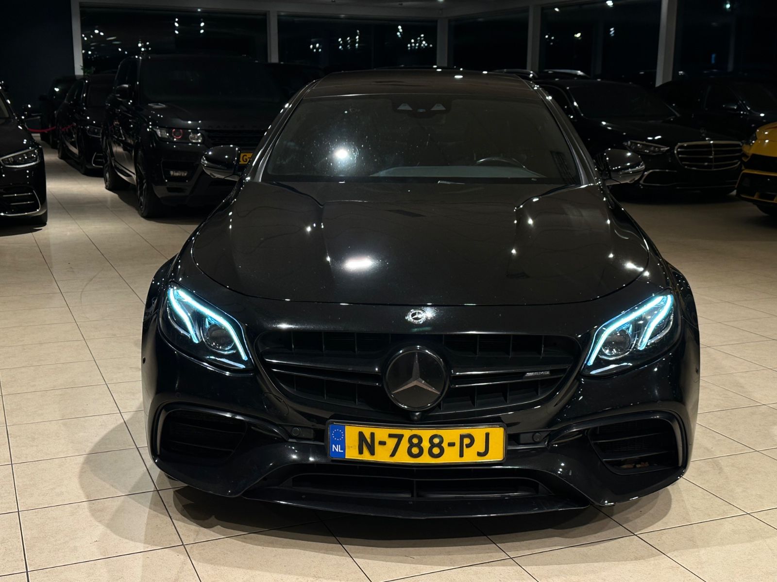 Mercedes-Benz E 63 AMG 4Matic+/PANO/AIRM./DISTR/360/MULTIBEAM imagem 3