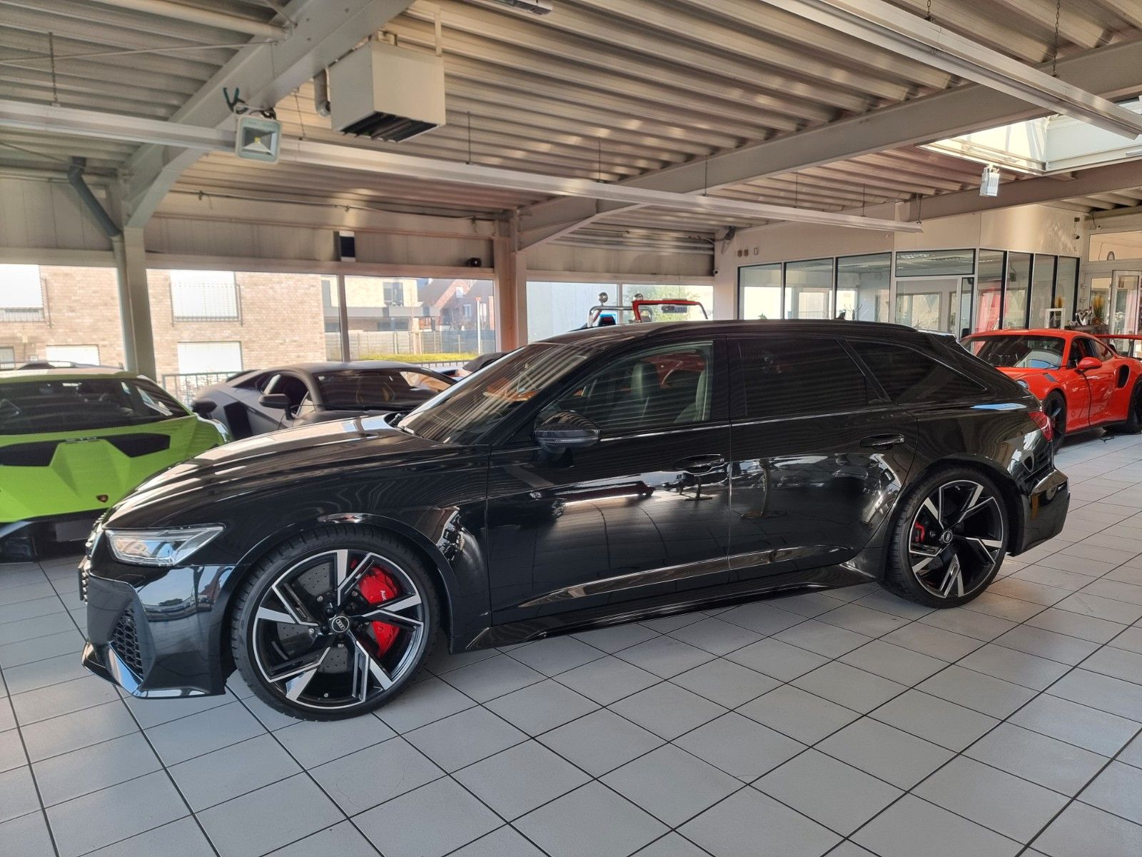 Fahrzeugabbildung Audi RS6/Dynamik Plus/Keramik/Sportabgas/RS-Fahrwerk