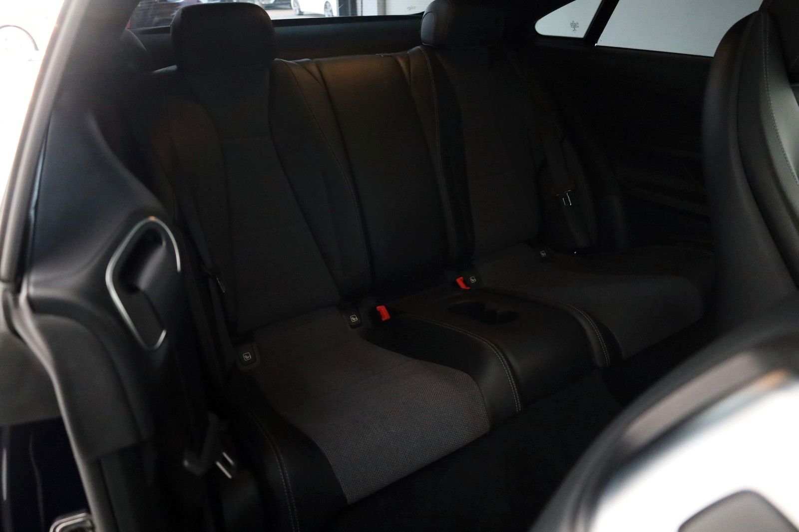 Fahrzeugabbildung Mercedes-Benz E 300 d Coupe,Avantgarde,Panorama,ACC,AHK el,20"