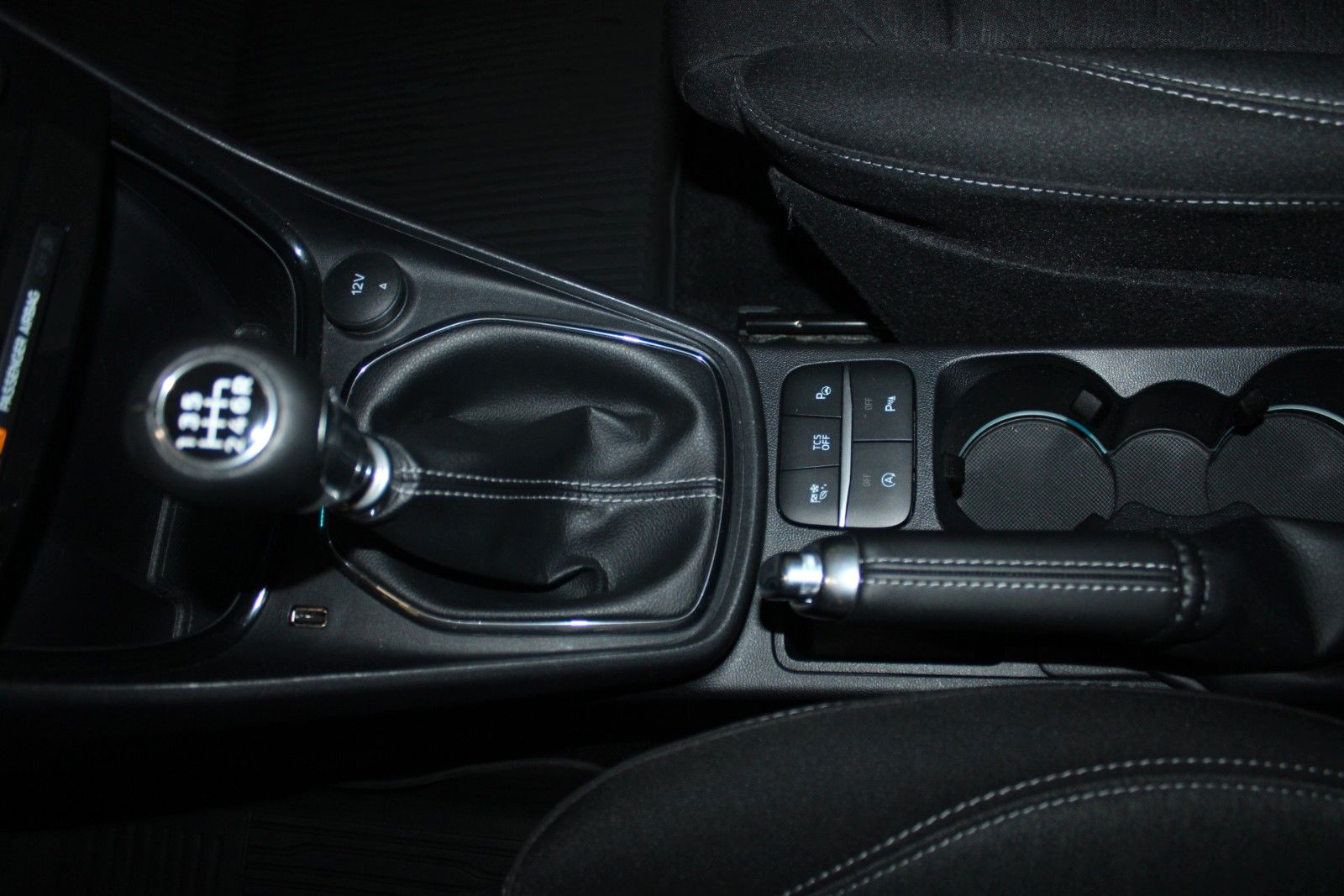Fahrzeugabbildung Ford Puma MHEV Titanium AHK LED NAVI CAM WinterPaket