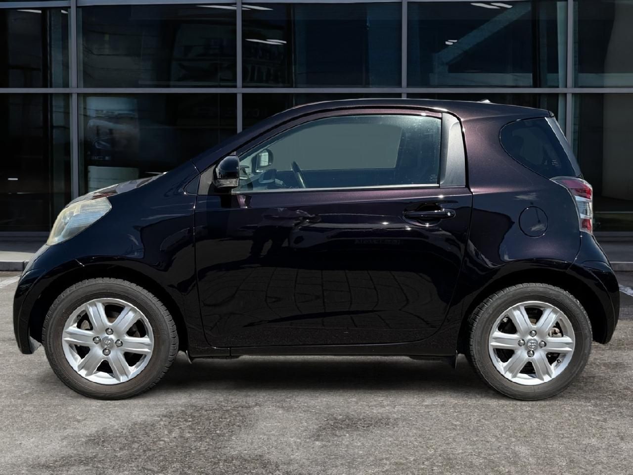 Fahrzeugabbildung Toyota iQ +