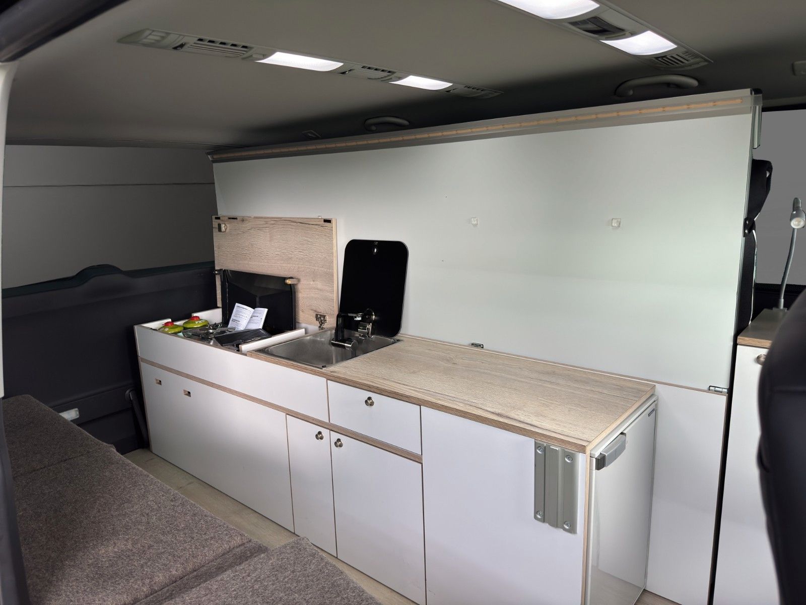 Fahrzeugabbildung Volkswagen T6.1 Multivan*Gen.6*AHK*Kamera*Zelt*Camper-Umbau