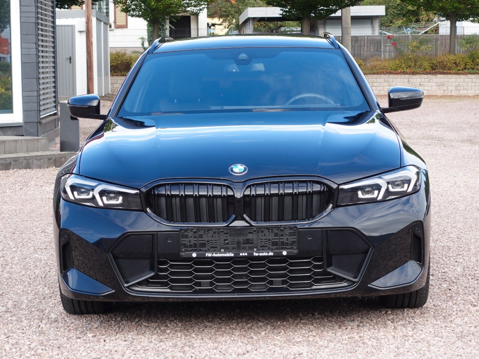 Fahrzeugabbildung BMW 318i Touring Auto M Sportpaket 18"/HiFi/LED/Navi