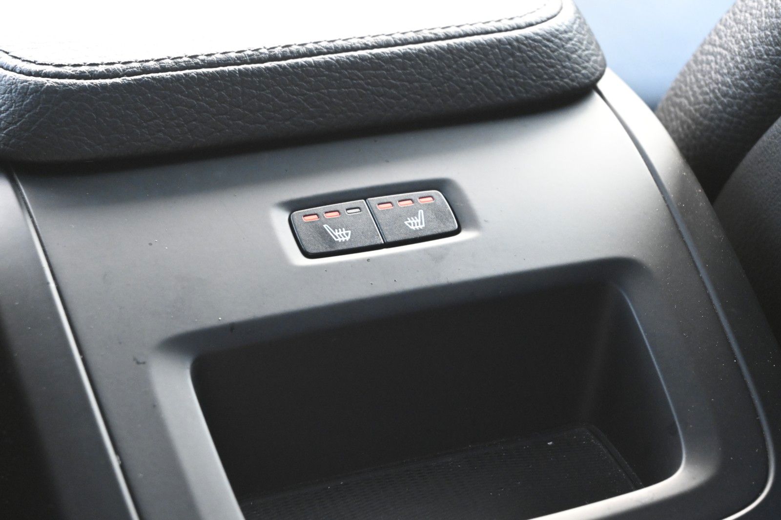 Fahrzeugabbildung Volvo S 90 T5 Lim*Mom*LED*Navi*STHZ*Miete*MIETKAUF