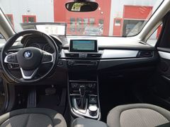 Fahrzeugabbildung 218 Active Tourer i Navi Keyless HUD El. Heckkla