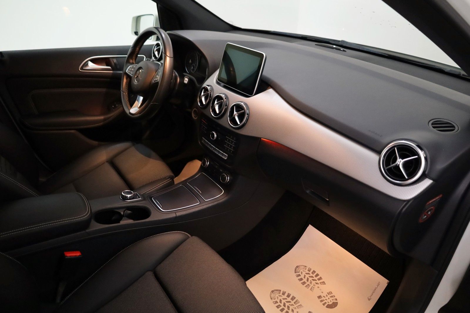 Fahrzeugabbildung Mercedes-Benz B 180 Urban T.Leder,Navi,SH,PDC,Allwetterreifen