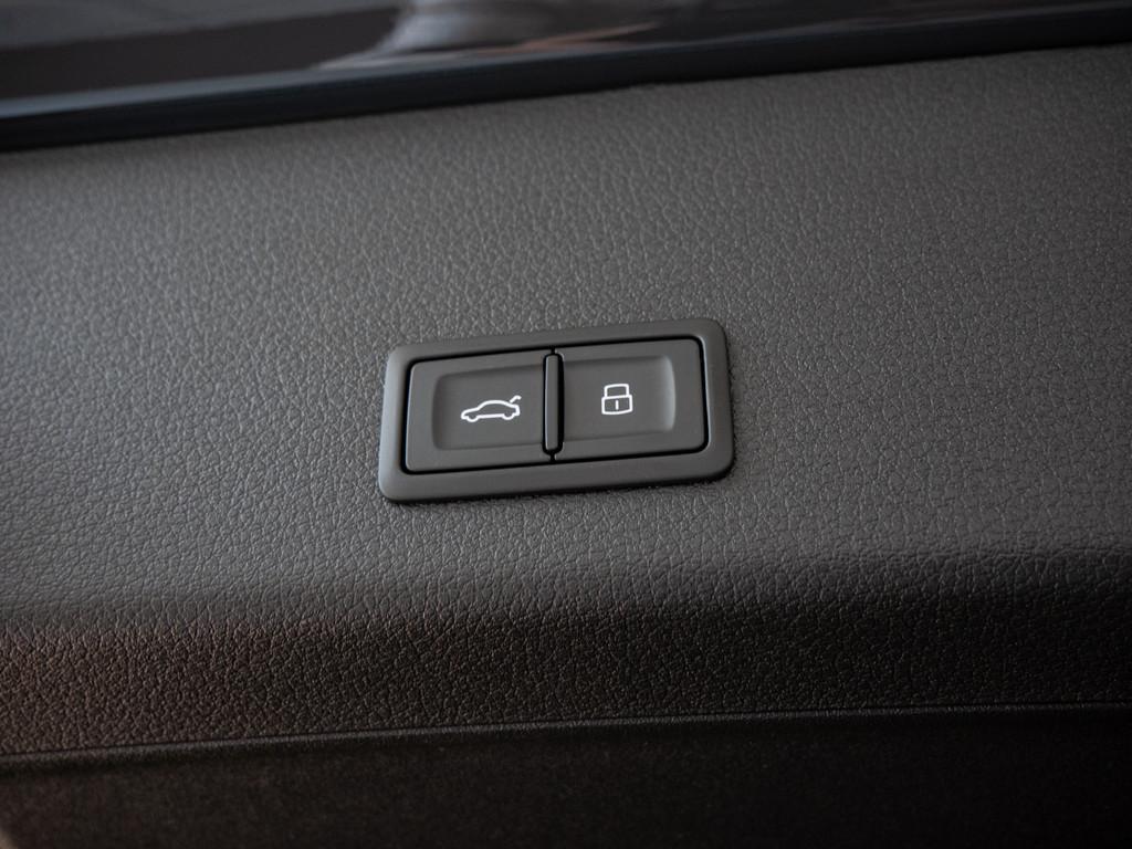Audi Q8 S line 50 e-tron quattro 1.226,- EUR MTL* ACC