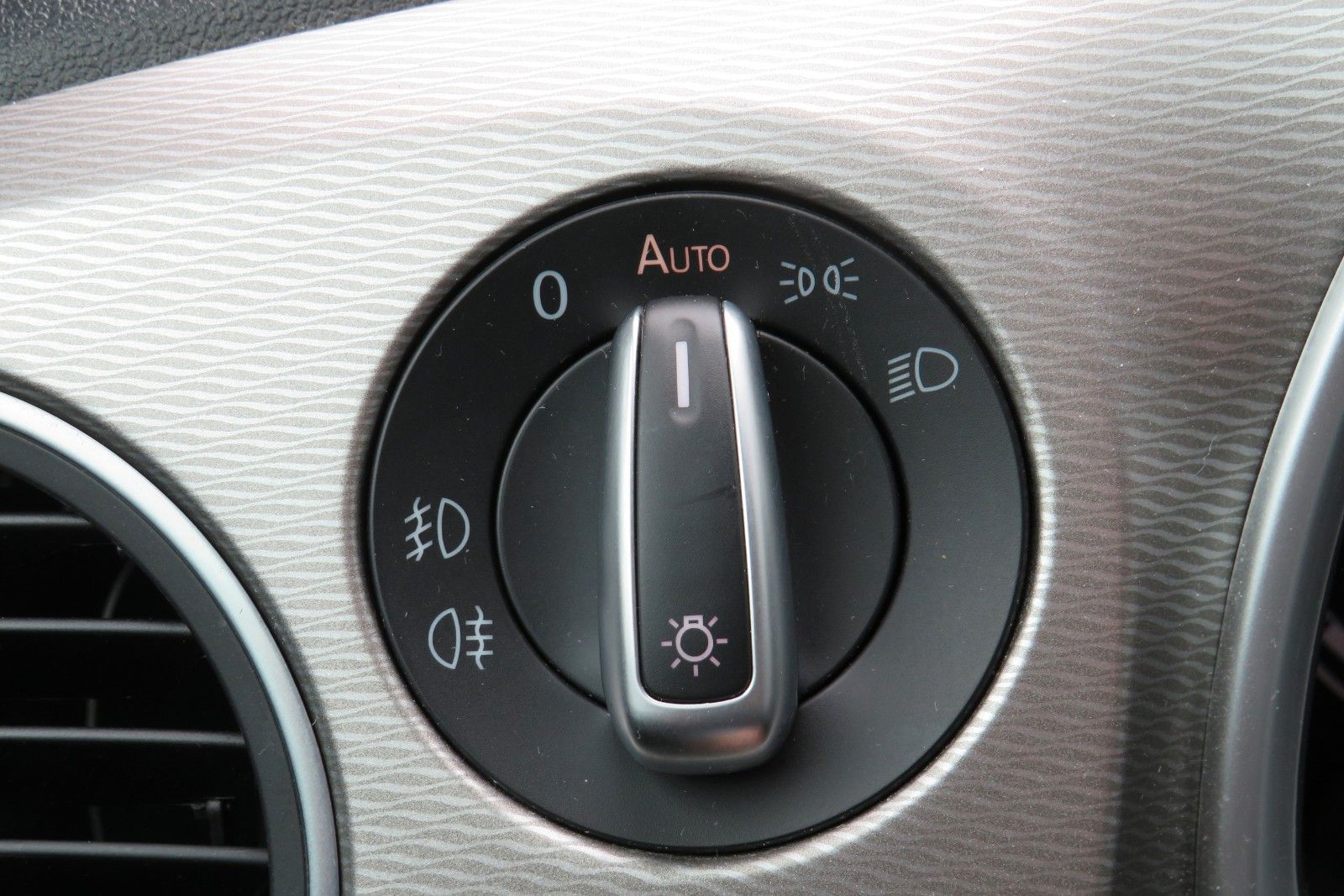 Fahrzeugabbildung Volkswagen Beetle Lim. Club XENON NAVI APP-CONNECT PDC 18`