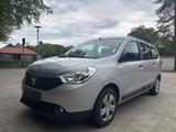 Dacia Lodgy 1.6 SCe 100 Ambiance.AHK.7Sitze.Klima.SHZ - silberne Dacia Lodgy