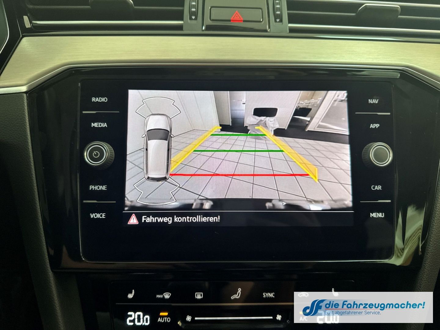Fahrzeugabbildung Volkswagen Passat Variant Elegance 1.5 TSI BMT Start-Stopp