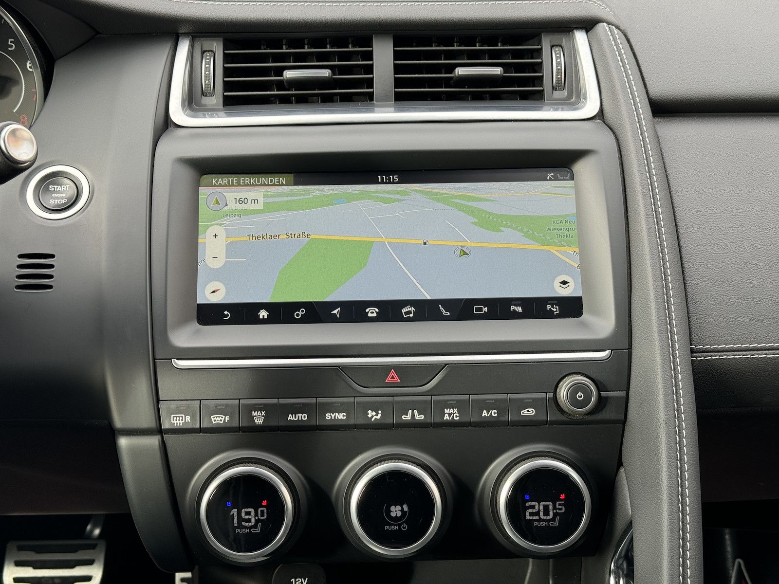 Fahrzeugabbildung Jaguar E-Pace P250 R-Dynamic Black LED/Nav/VZE/Spur/ACC