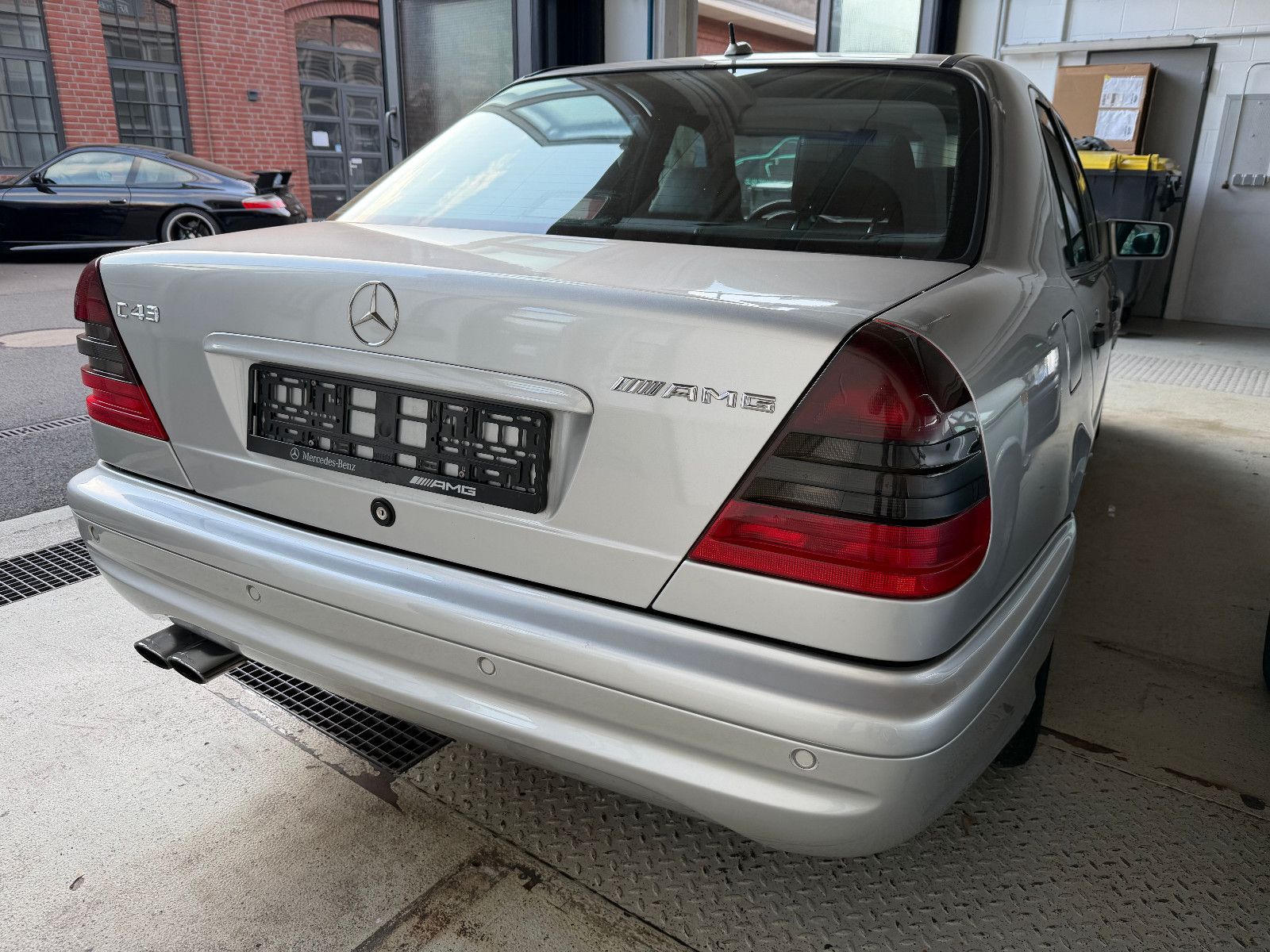 Fahrzeugabbildung Mercedes-Benz C 43 AMG mit Designo, orig. Navi ASP30