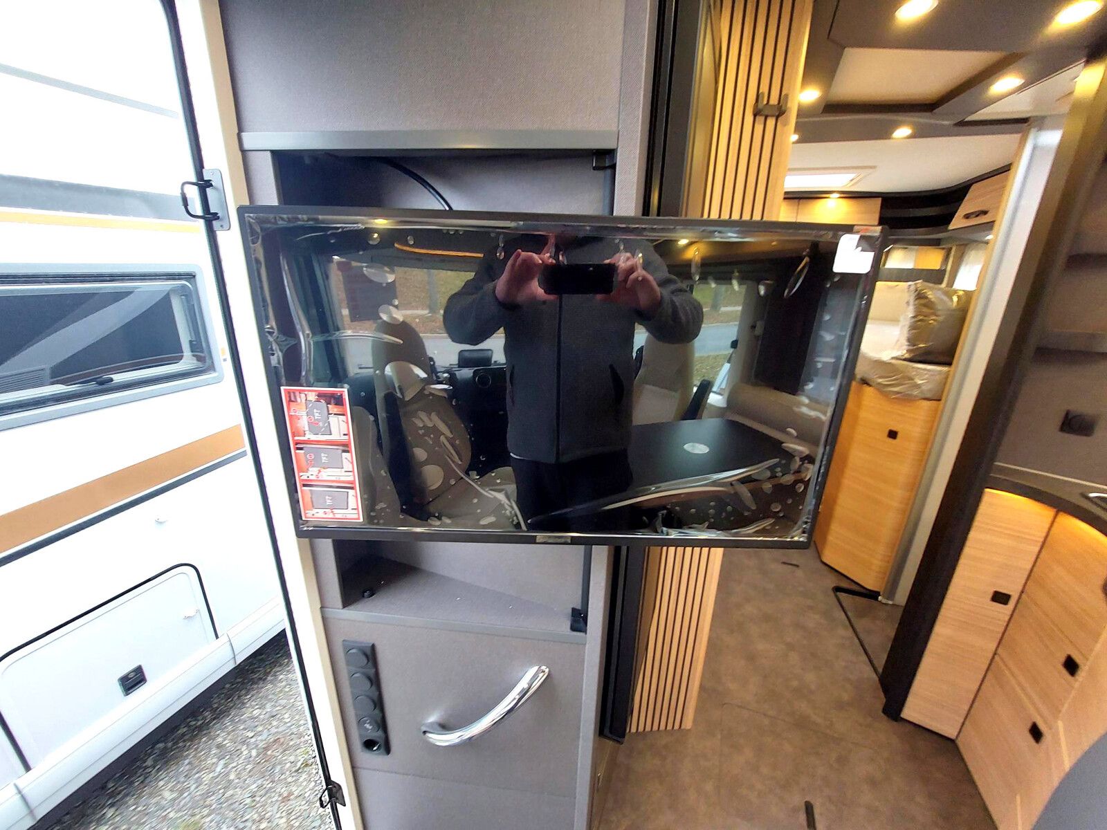 Fahrzeugabbildung Malibu I 470 RB LE K comfort Mercedes 2026 Assistenz