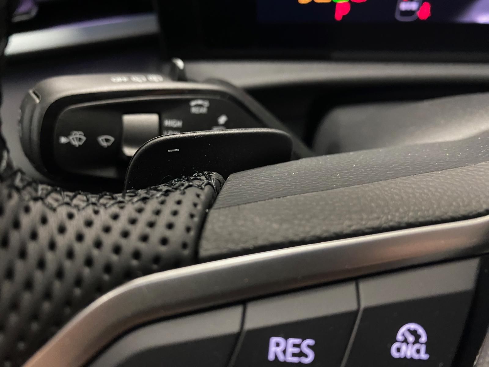 Fahrzeugabbildung Volkswagen T-Roc 1.5 eTSI R-Line NEUES MODELL AHK+ACC+KAMER