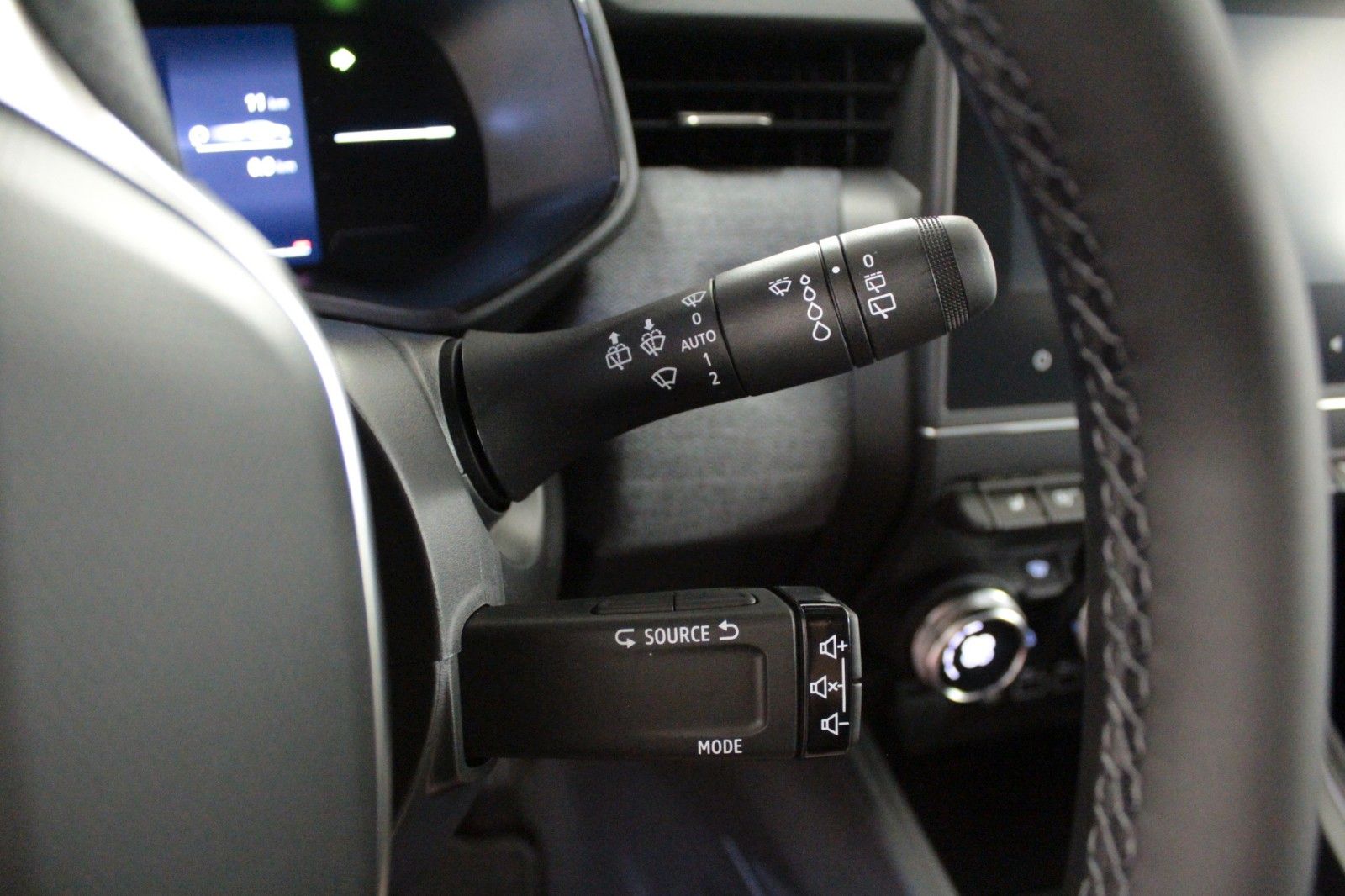 Fahrzeugabbildung Renault Clio TCe 90 Techno *Look-Paket*Winter-Paket*