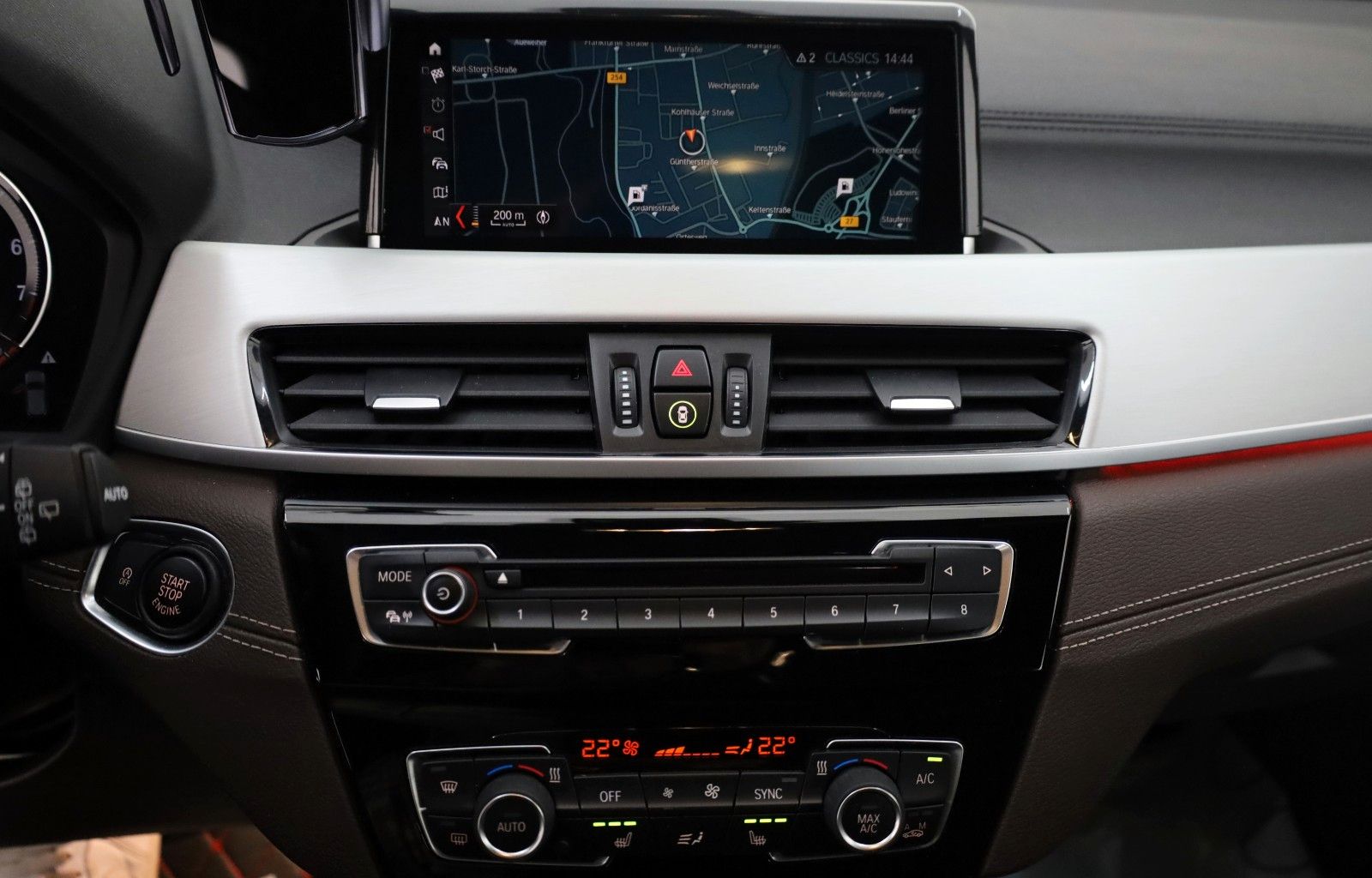 Fahrzeugabbildung BMW X2 sDrive 20 i Advantage Plus,Navi,Kamera,AHK+WR